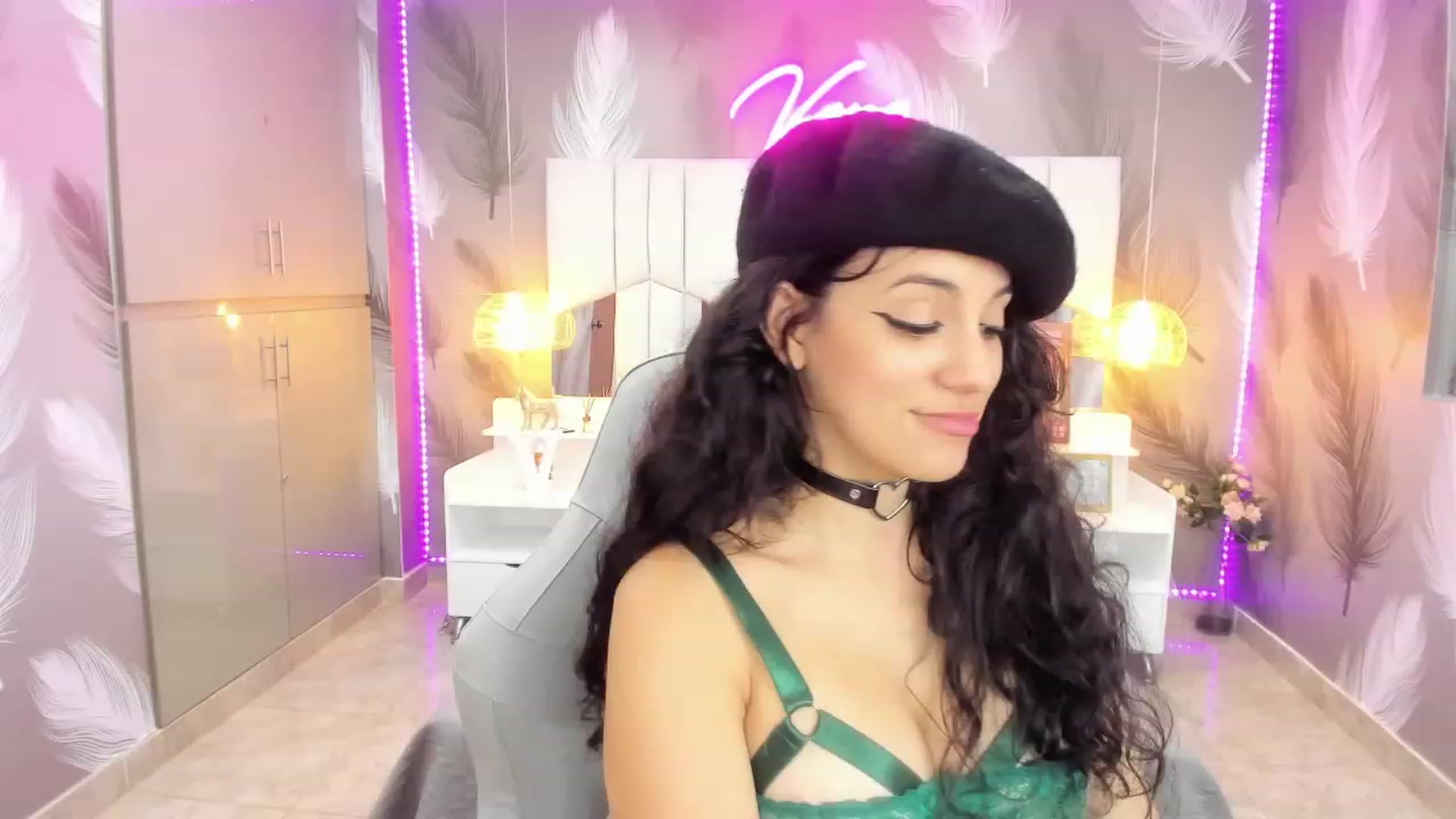 Gallery image thumbnail from SkinnyVeronik's myfreecams stream on, 01/05/2023, 14:47 image 16 of 20
