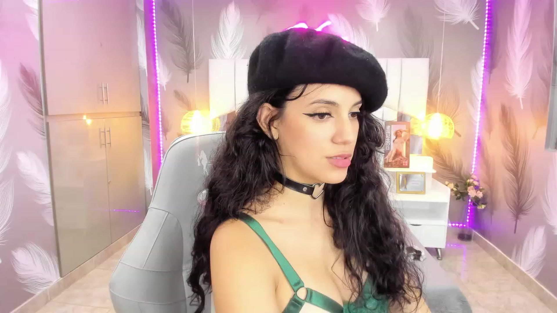 Gallery image thumbnail from SkinnyVeronik's myfreecams stream on, 01/05/2023, 14:47 image 12 of 20