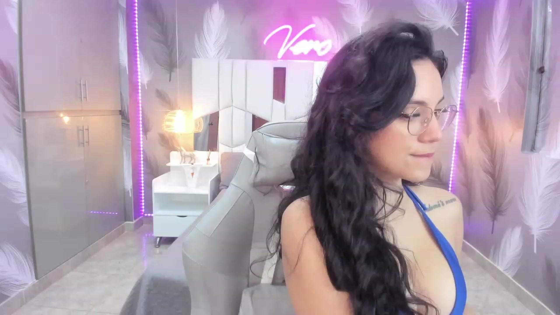 Gallery image thumbnail from SkinnyVeronik's myfreecams stream on, 01/06/2023, 13:01 image 4 of 20