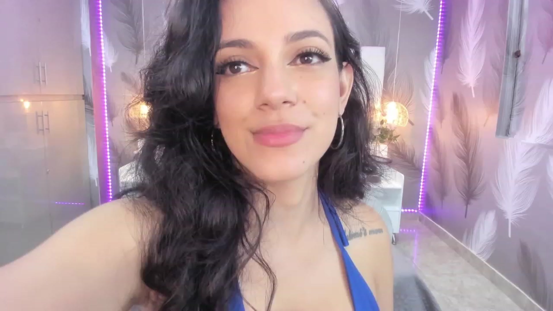 Gallery image thumbnail from SkinnyVeronik's myfreecams stream on, 01/06/2023, 13:01 image 17 of 20