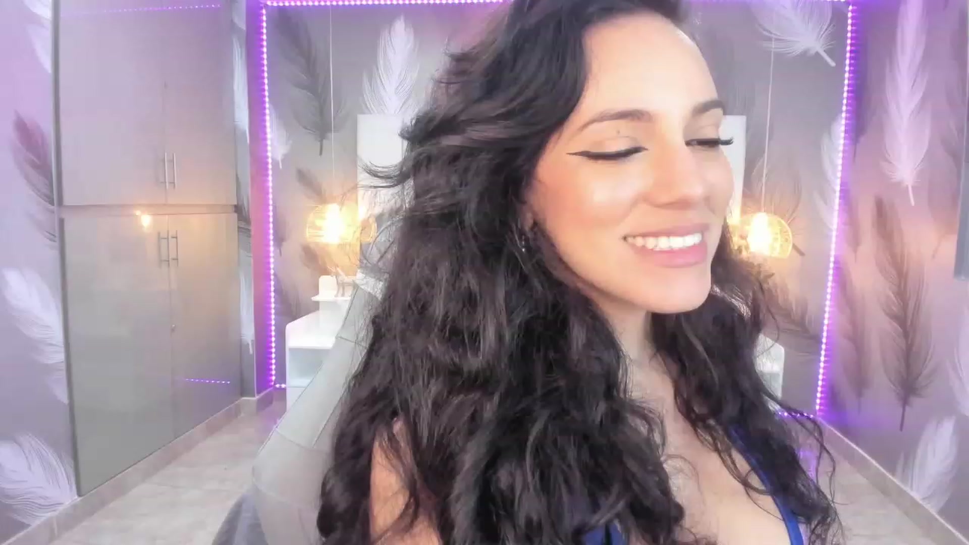 Gallery image thumbnail from SkinnyVeronik's myfreecams stream on, 01/06/2023, 13:53 image 11 of 20