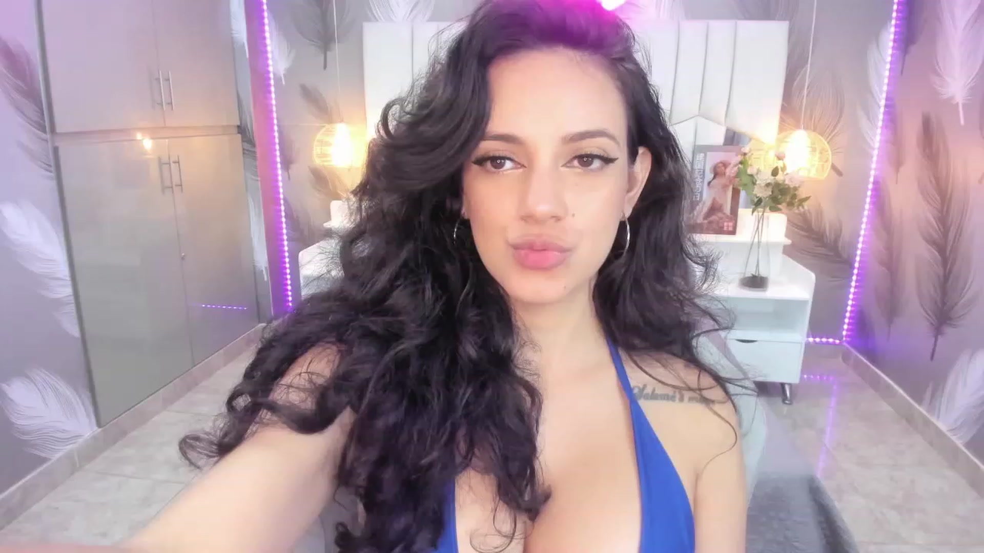 Gallery image thumbnail from SkinnyVeronik's myfreecams stream on, 01/06/2023, 13:53 image 18 of 20