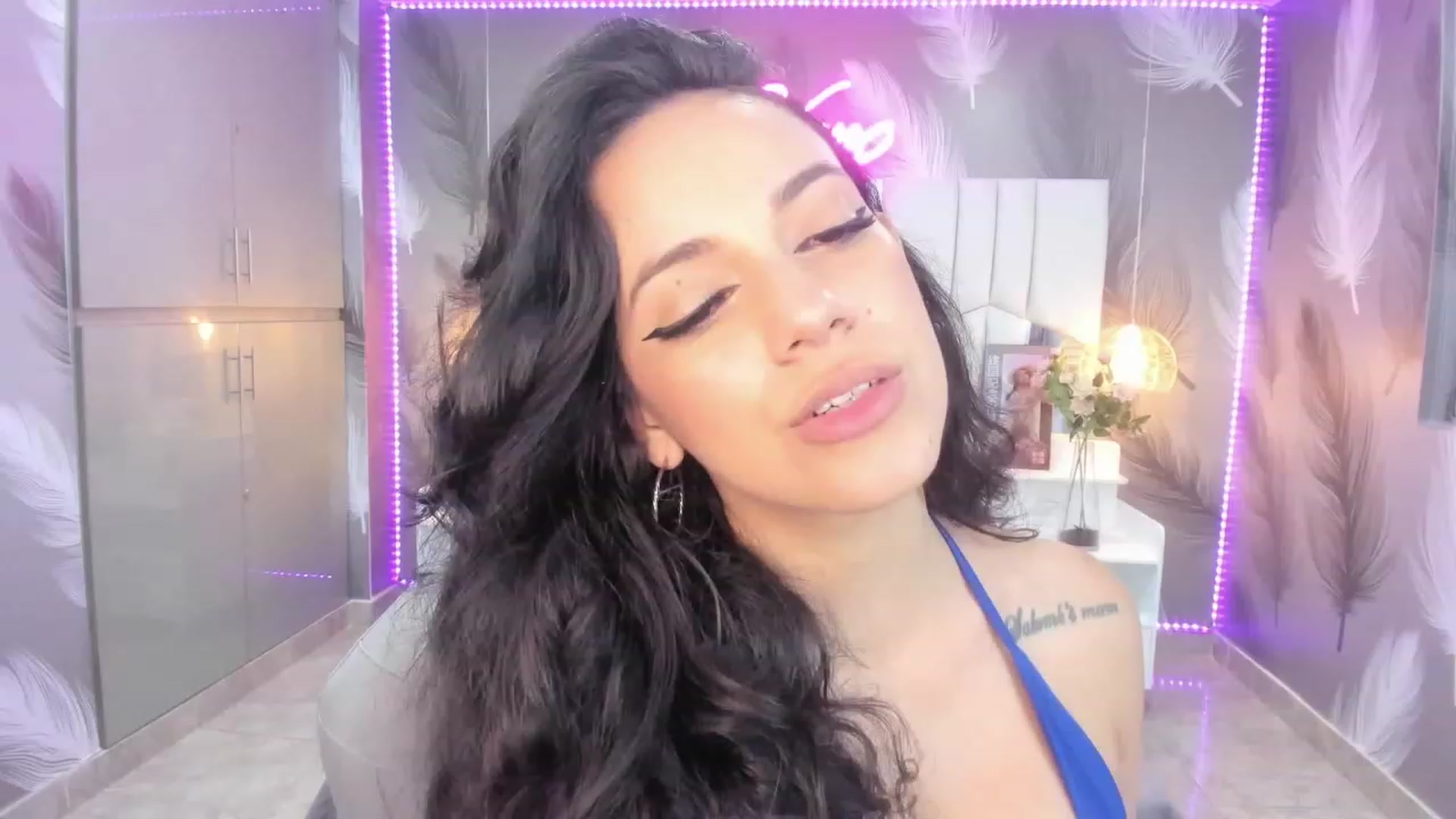 Gallery image thumbnail from SkinnyVeronik's myfreecams stream on, 01/06/2023, 13:53 image 7 of 20