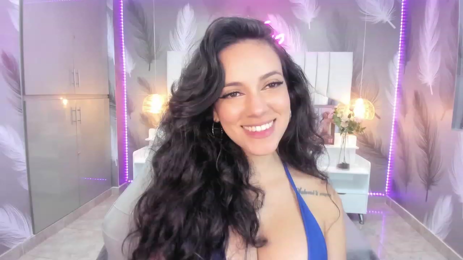 Gallery image thumbnail from SkinnyVeronik's myfreecams stream on, 01/06/2023, 13:53 image 12 of 20