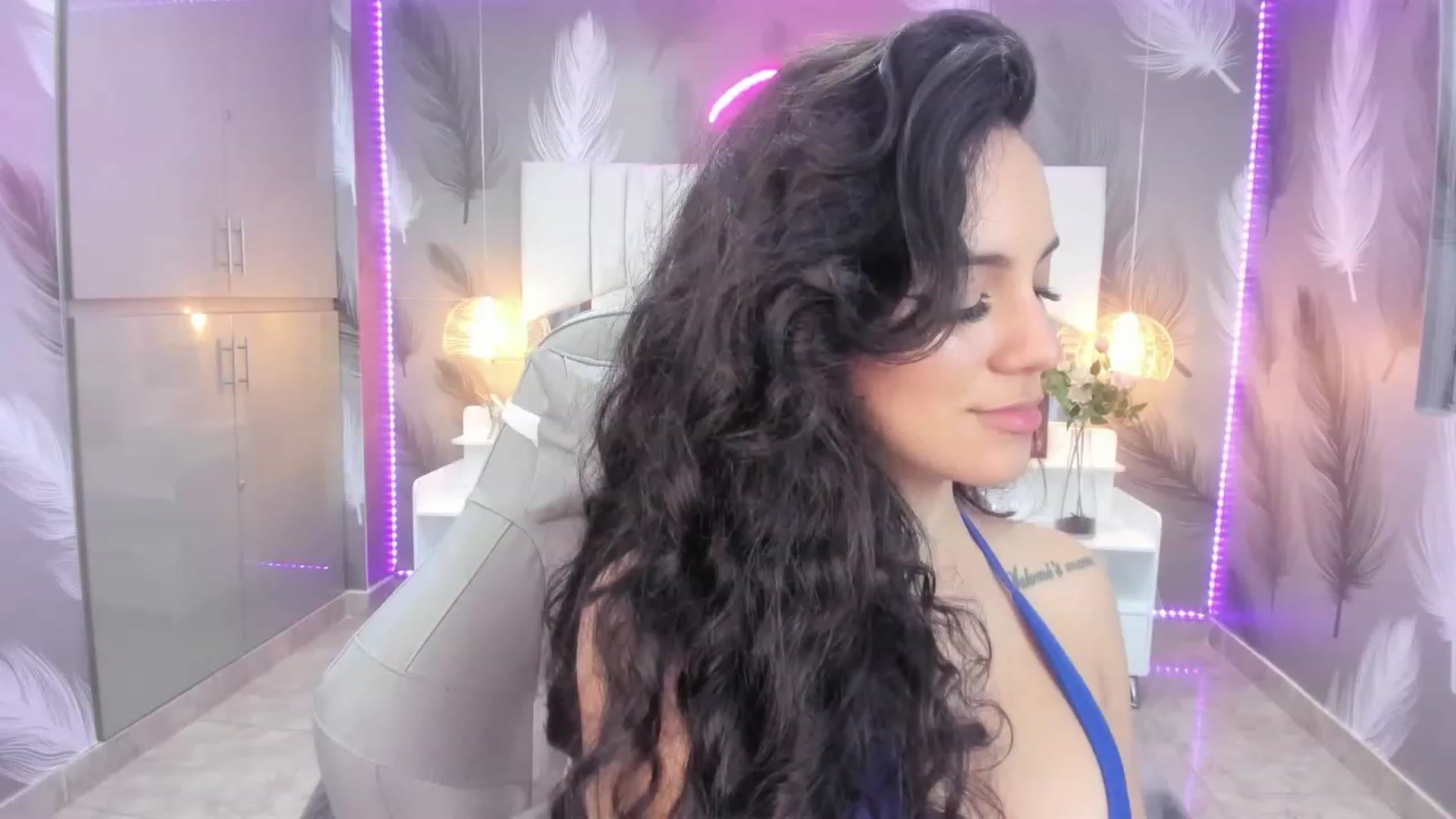 Gallery image thumbnail from SkinnyVeronik's myfreecams stream on, 01/06/2023, 13:53 image 5 of 20