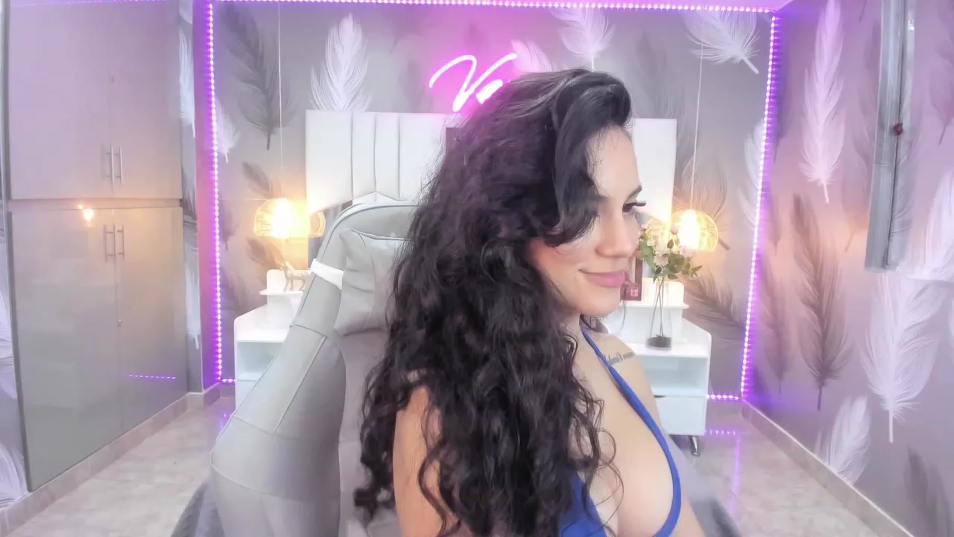 Gallery image thumbnail from SkinnyVeronik's myfreecams stream on, 01/06/2023, 13:53 image 4 of 20