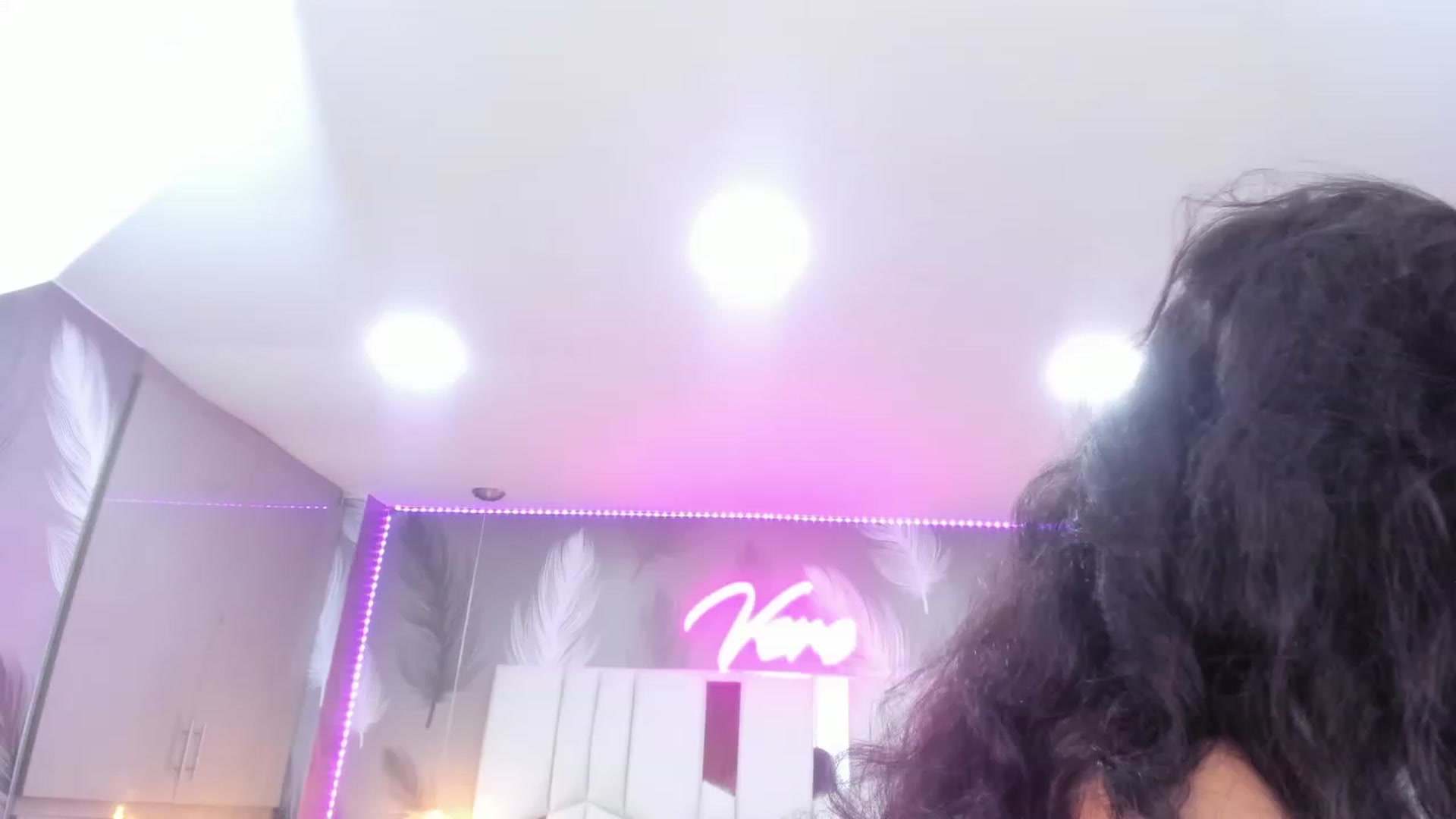 Gallery image thumbnail from SkinnyVeronik's myfreecams stream on, 01/06/2023, 13:53 image 1 of 20