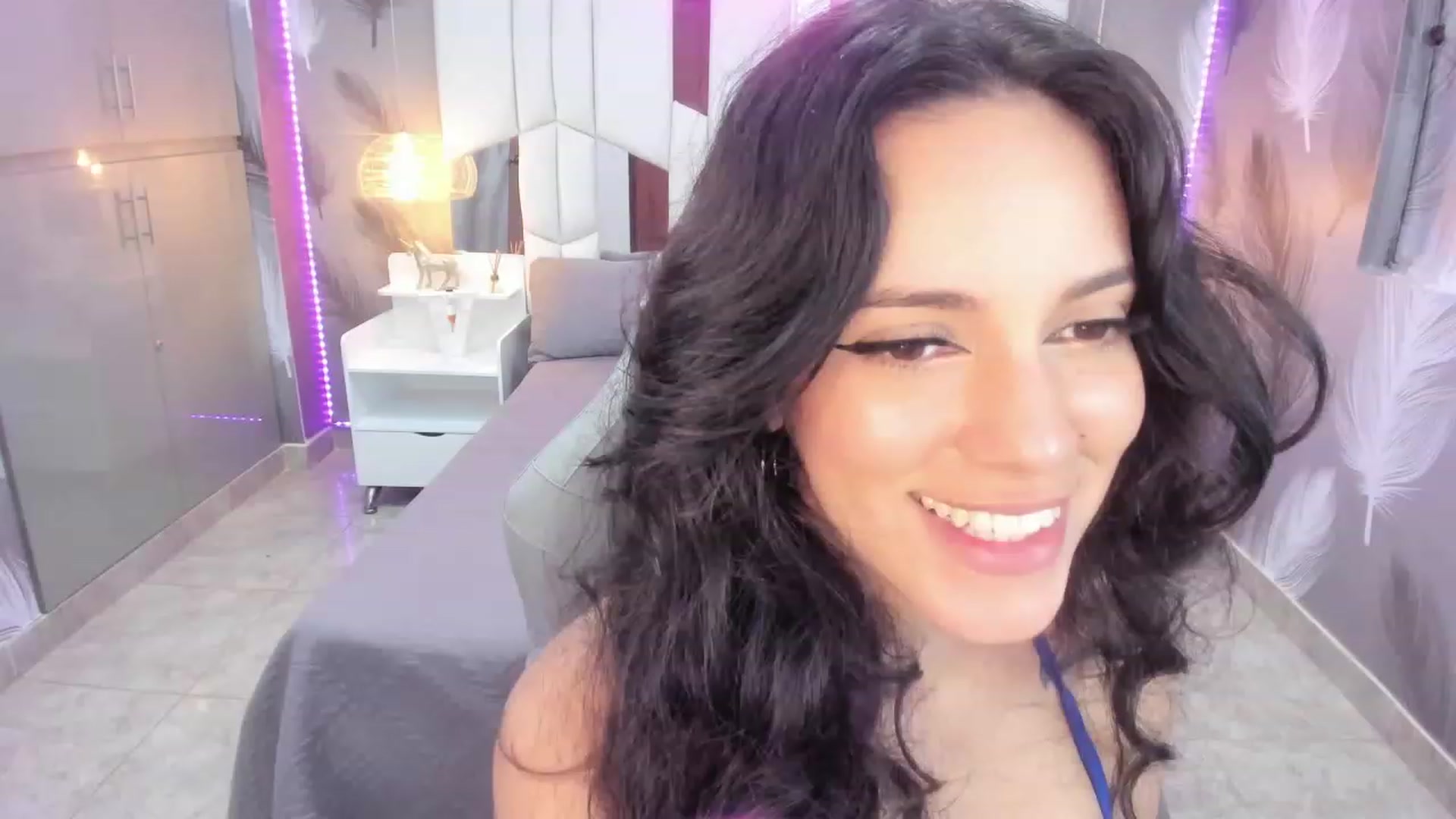 Gallery image thumbnail from SkinnyVeronik's myfreecams stream on, 01/06/2023, 15:21 image 3 of 20