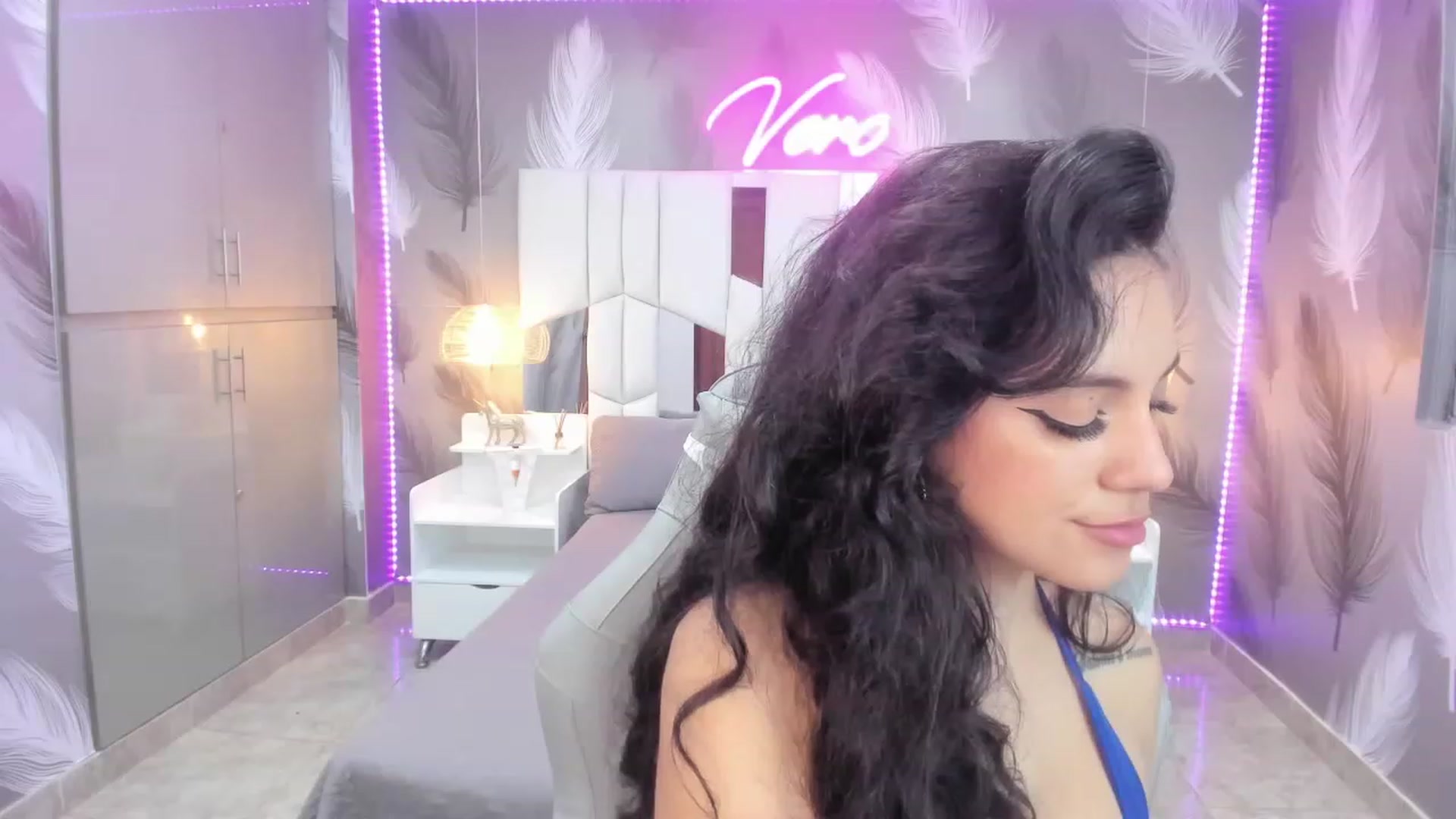 Gallery image thumbnail from SkinnyVeronik's myfreecams stream on, 01/06/2023, 15:21 image 12 of 20
