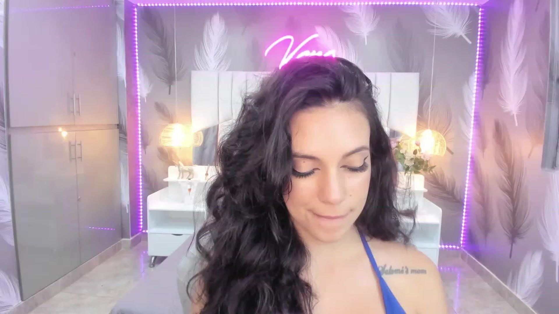 Gallery image thumbnail from SkinnyVeronik's myfreecams stream on, 01/06/2023, 15:21 image 13 of 20