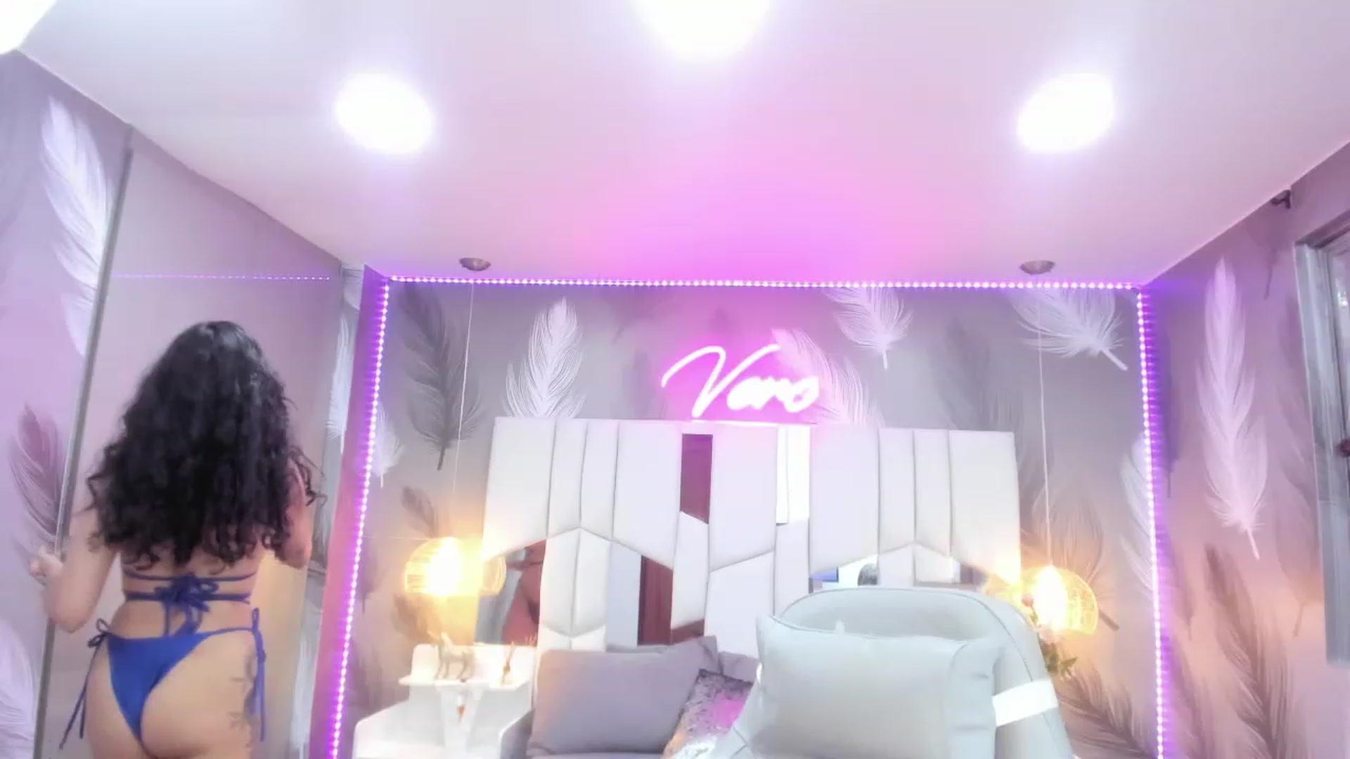 Gallery image thumbnail from SkinnyVeronik's myfreecams stream on, 01/06/2023, 15:21 image 11 of 20
