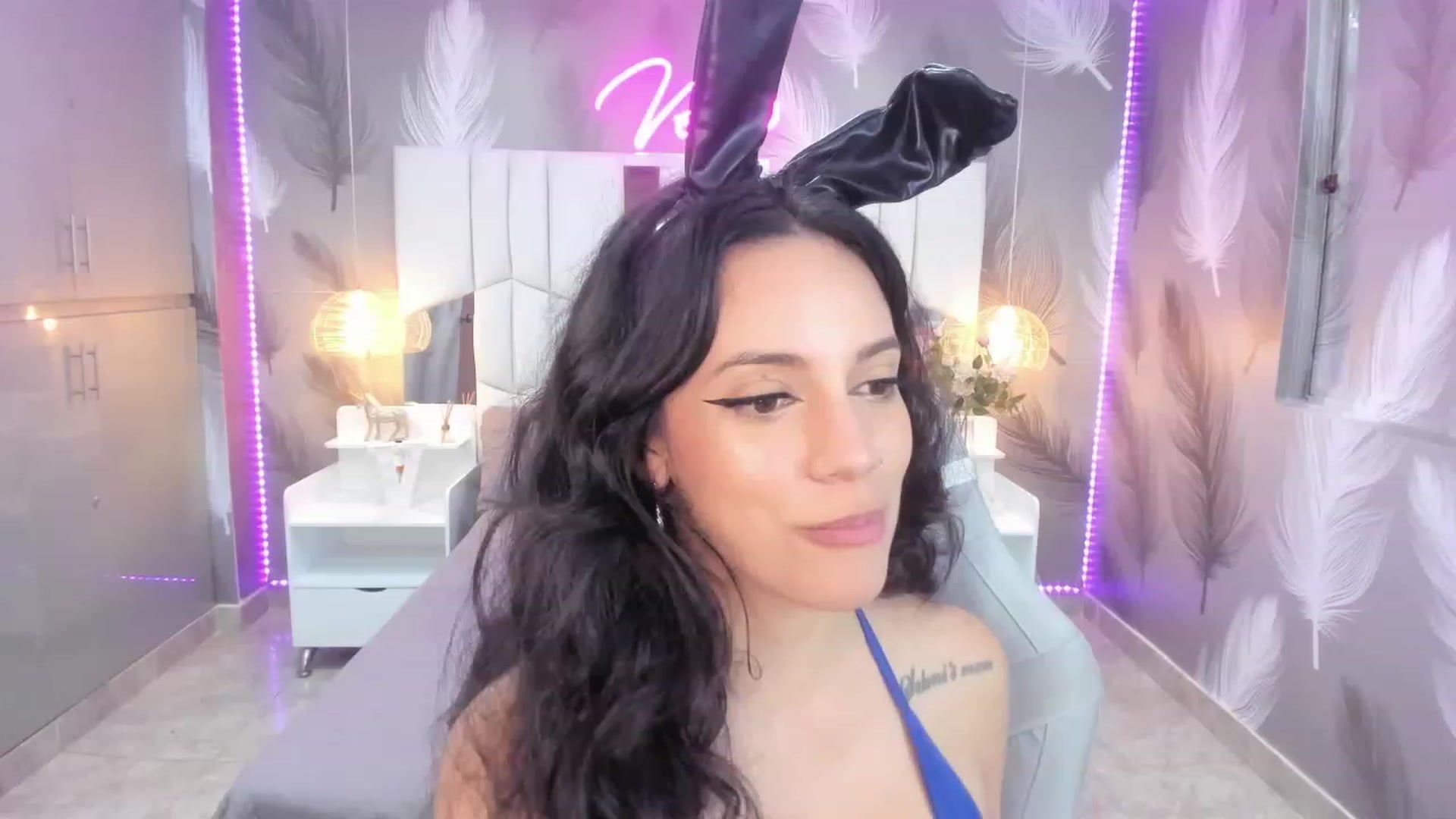 Gallery image thumbnail from SkinnyVeronik's myfreecams stream on, 01/06/2023, 16:45 image 11 of 20
