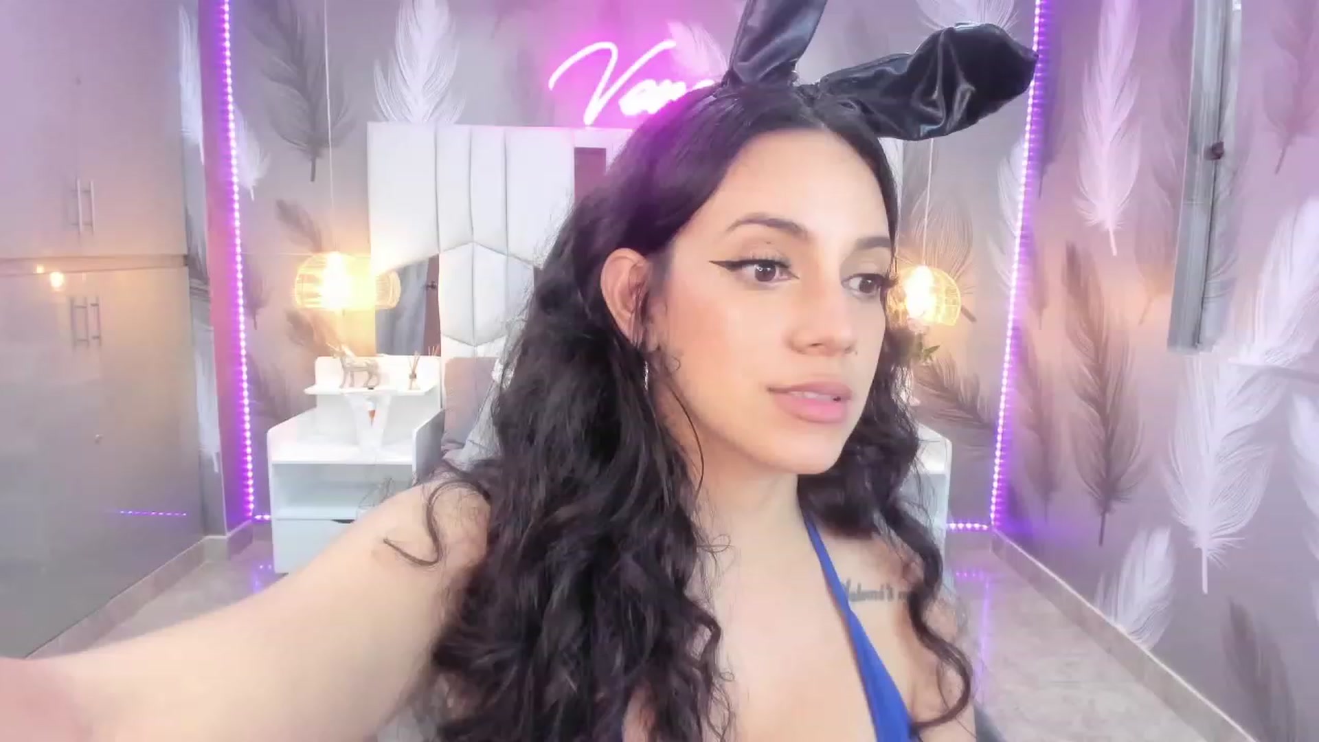 Gallery image thumbnail from SkinnyVeronik's myfreecams stream on, 01/06/2023, 16:45 image 16 of 20