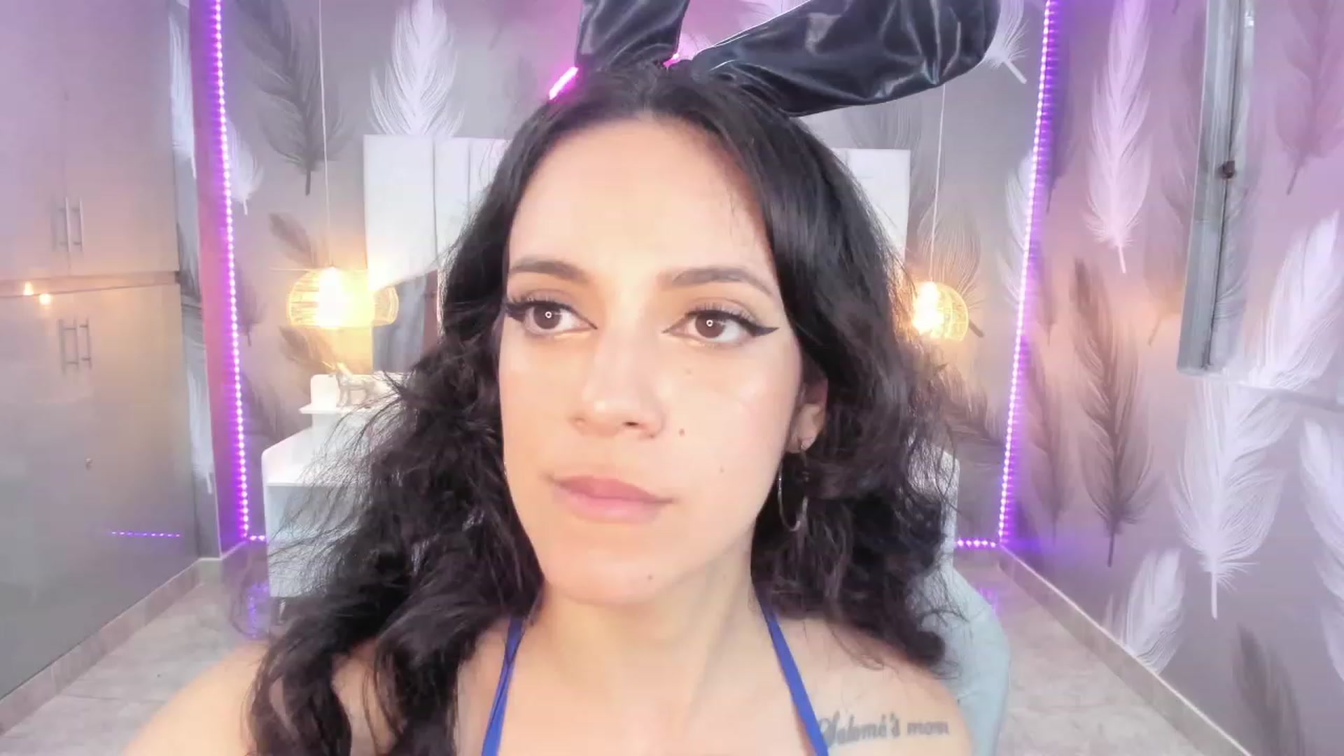 Gallery image thumbnail from SkinnyVeronik's myfreecams stream on, 01/06/2023, 16:45 image 10 of 20