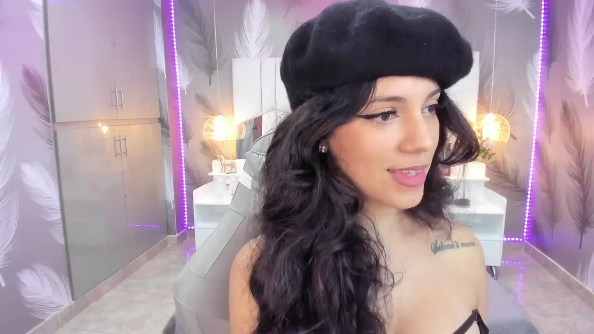 Gallery image thumbnail from SkinnyVeronik's myfreecams stream on, 01/07/2023, 14:15 image 13 of 20
