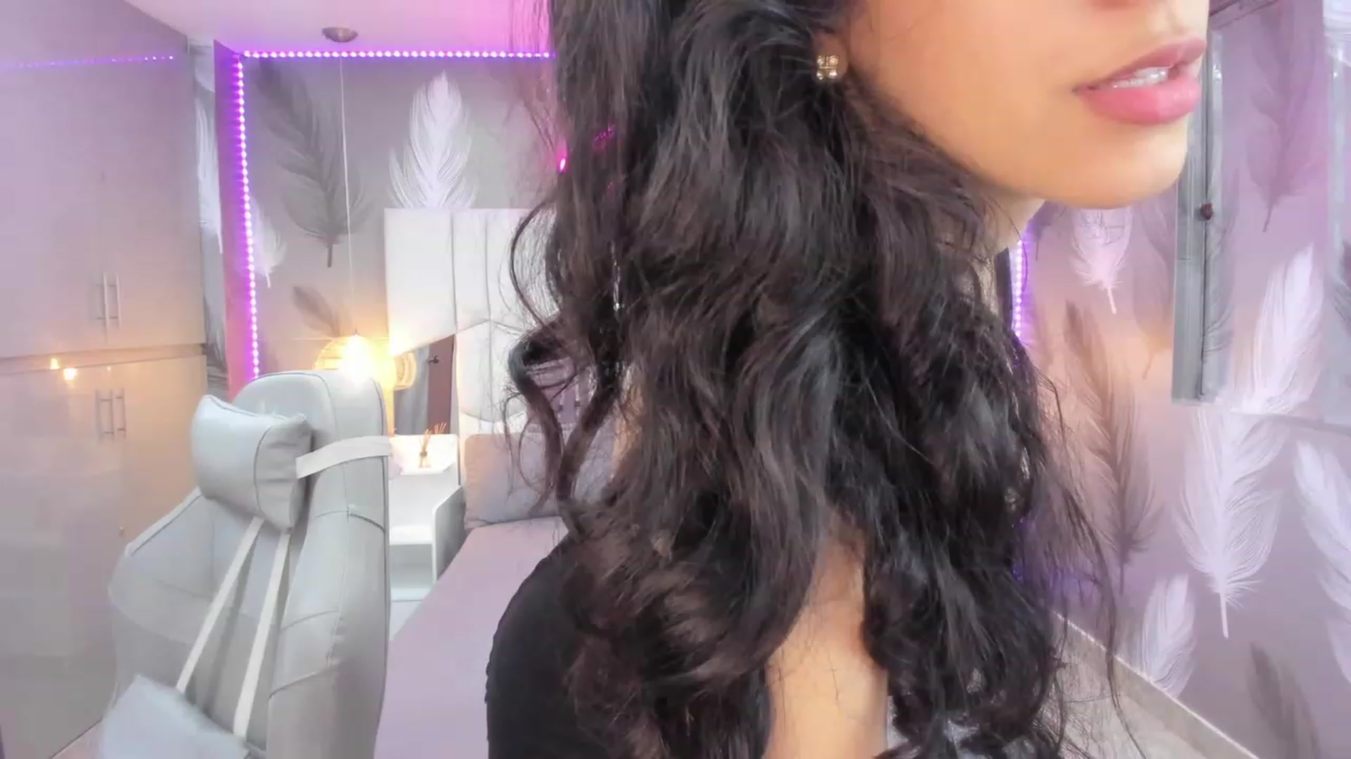 Gallery image thumbnail from SkinnyVeronik's myfreecams stream on, 01/07/2023, 14:15 image 2 of 20