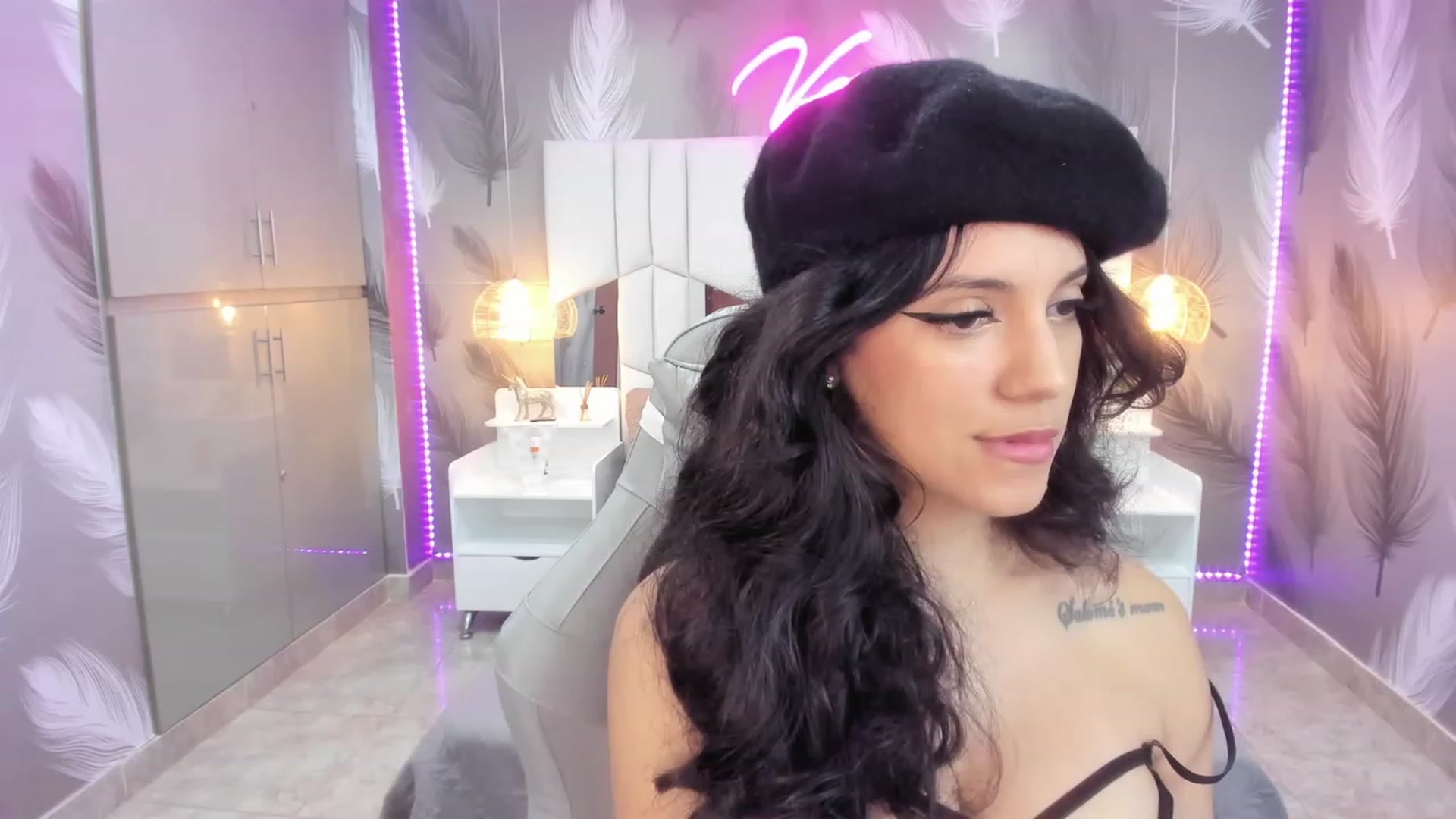 Gallery image thumbnail from SkinnyVeronik's myfreecams stream on, 01/07/2023, 14:15 image 11 of 20