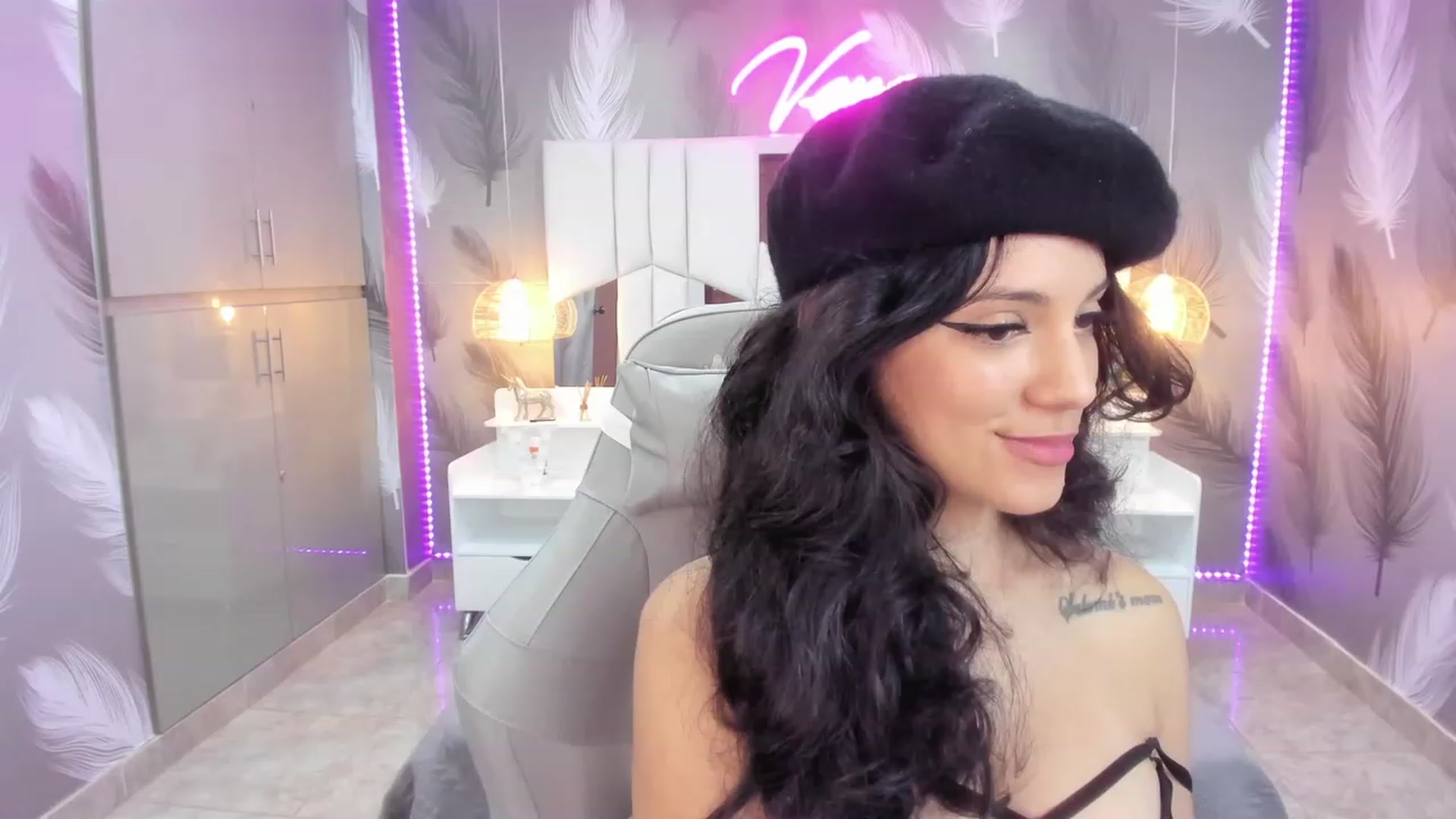 Gallery image thumbnail from SkinnyVeronik's myfreecams stream on, 01/07/2023, 14:15 image 12 of 20