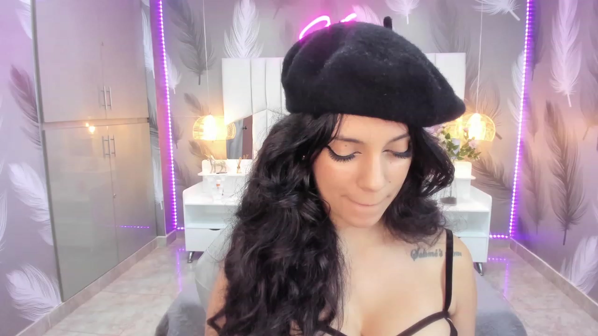 Gallery image thumbnail from SkinnyVeronik's myfreecams stream on, 01/07/2023, 14:15 image 10 of 20