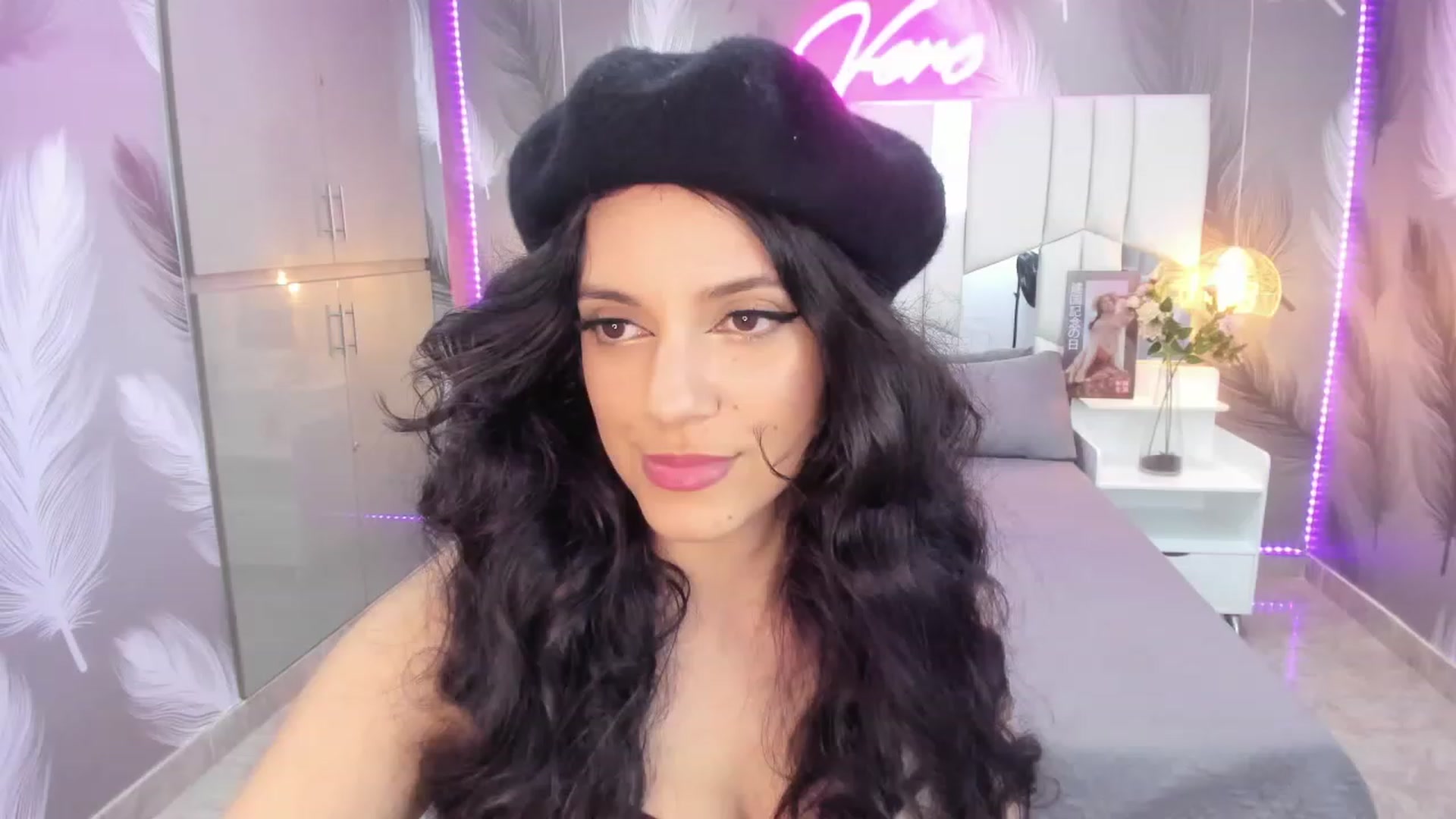 Gallery image thumbnail from SkinnyVeronik's myfreecams stream on, 01/07/2023, 16:20 image 15 of 20