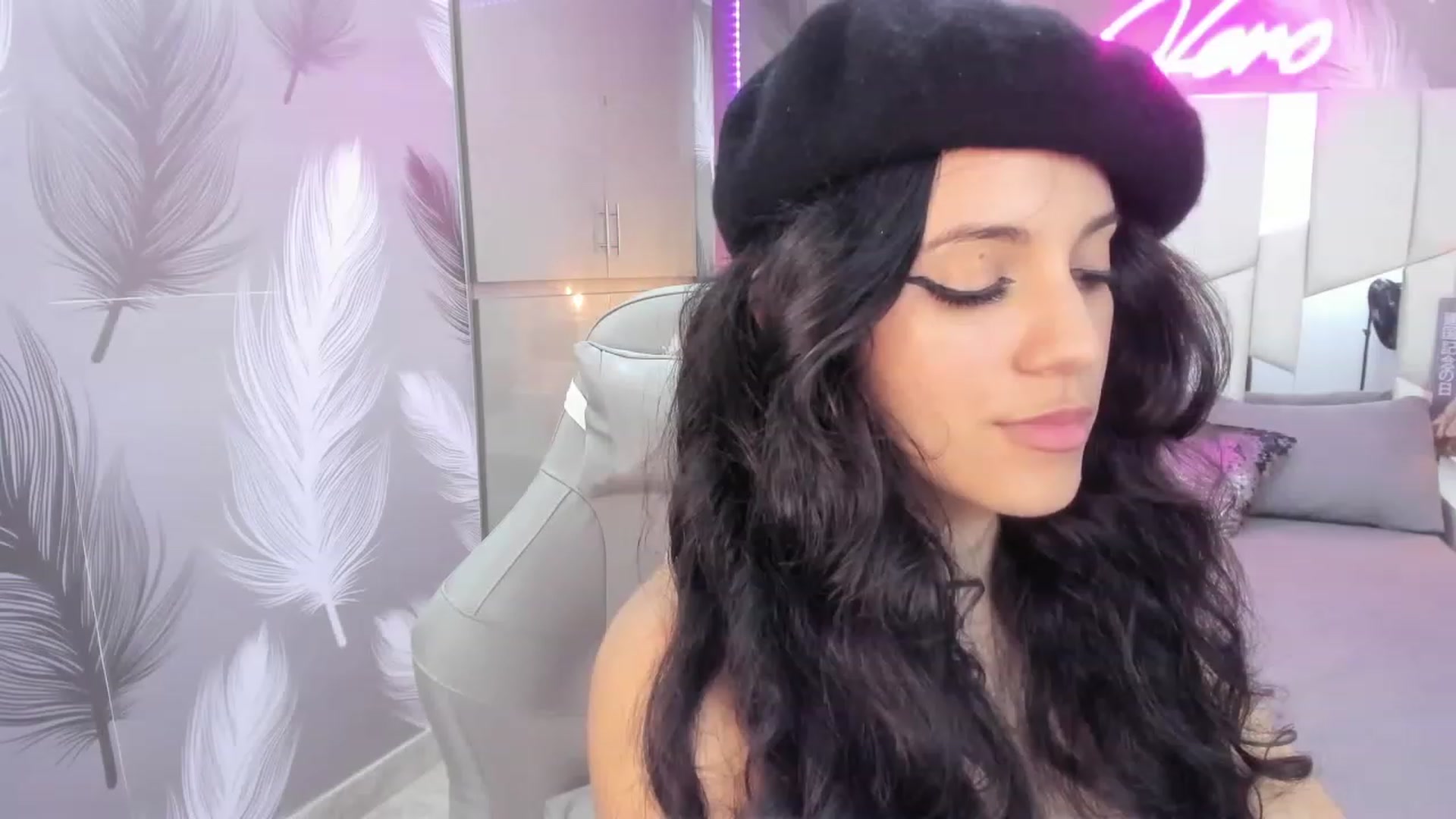 Gallery image thumbnail from SkinnyVeronik's myfreecams stream on, 01/07/2023, 17:26 image 15 of 20