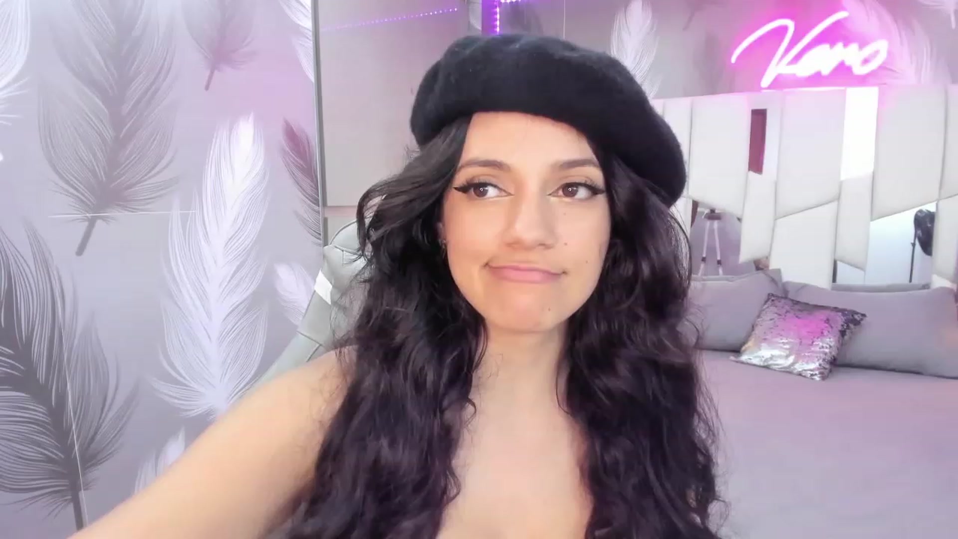 Gallery image thumbnail from SkinnyVeronik's myfreecams stream on, 01/07/2023, 17:26 image 18 of 20