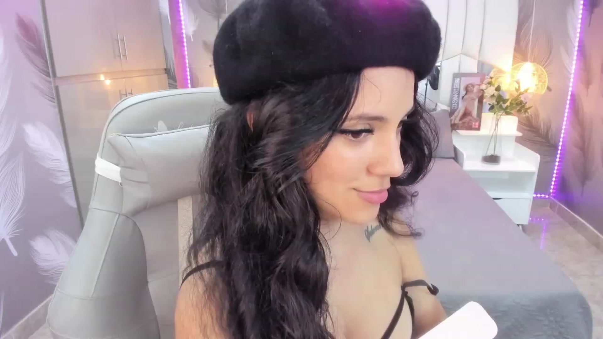 Gallery image thumbnail from SkinnyVeronik's myfreecams stream on, 01/07/2023, 17:26 image 4 of 20