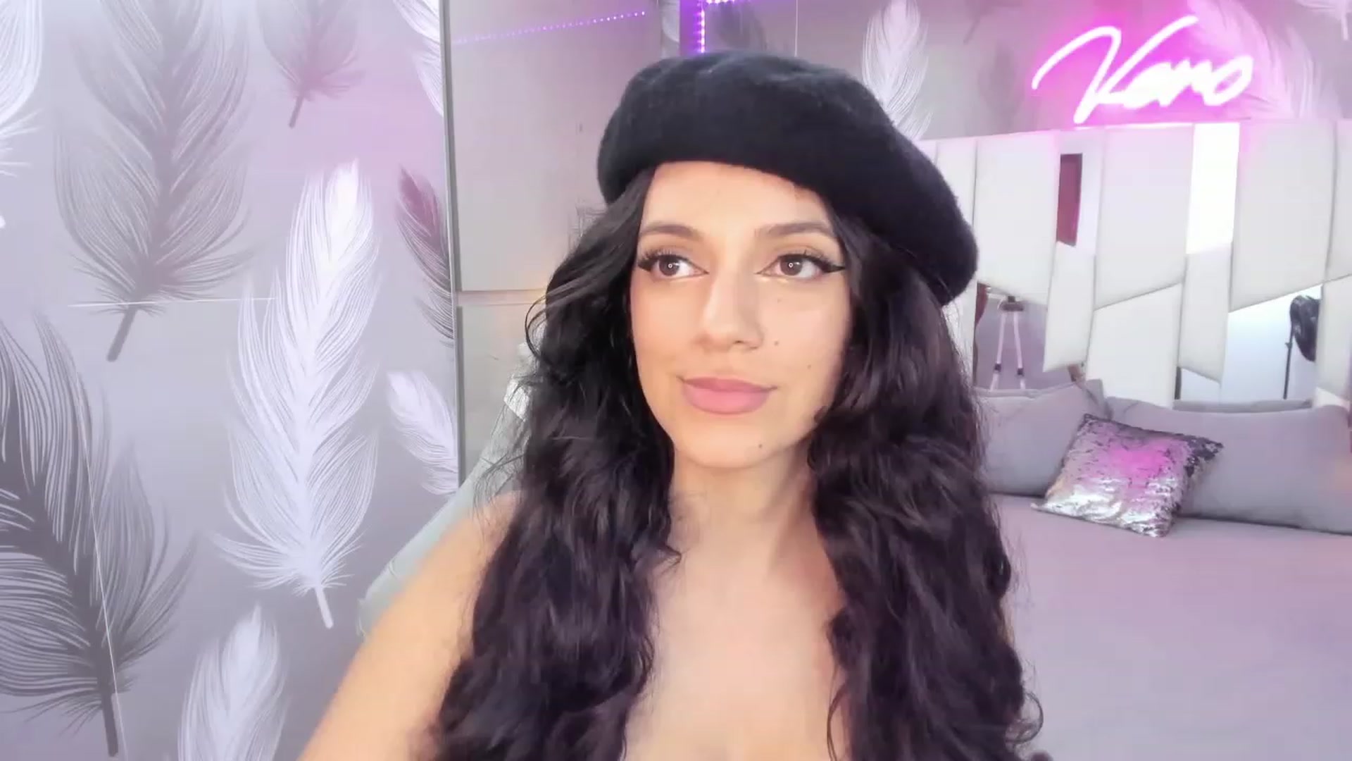 Gallery image thumbnail from SkinnyVeronik's myfreecams stream on, 01/07/2023, 17:26 image 17 of 20