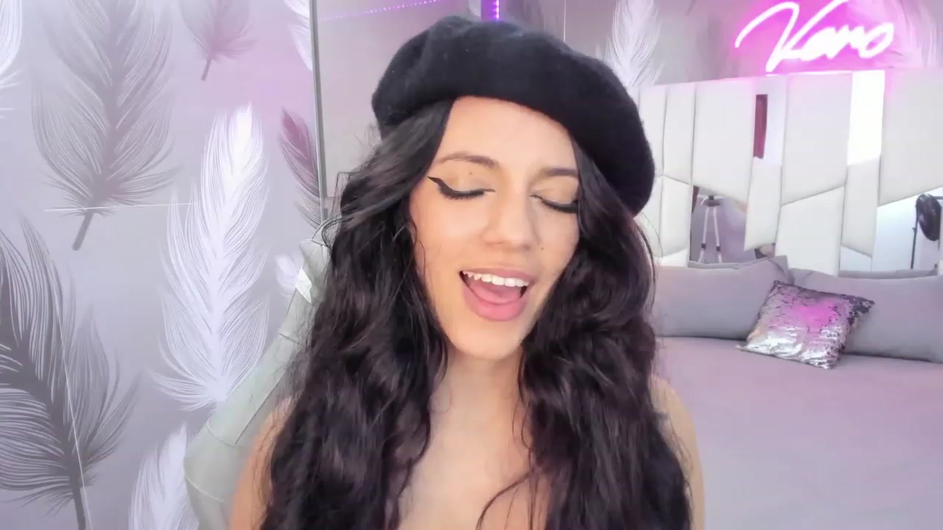 Gallery image thumbnail from SkinnyVeronik's myfreecams stream on, 01/07/2023, 17:26 image 20 of 20