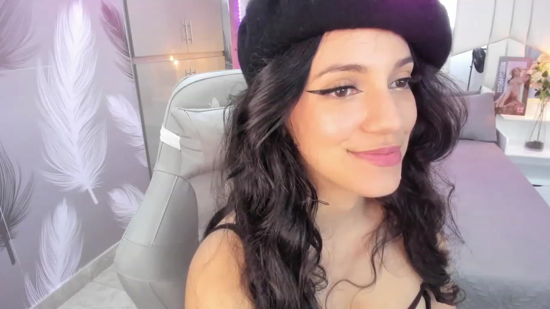 Gallery image thumbnail from SkinnyVeronik's myfreecams stream on, 01/07/2023, 17:26 image 6 of 20