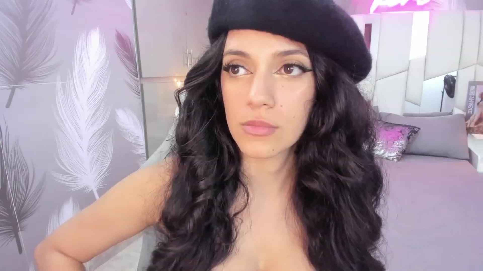 Gallery image thumbnail from SkinnyVeronik's myfreecams stream on, 01/07/2023, 17:47 image 3 of 20