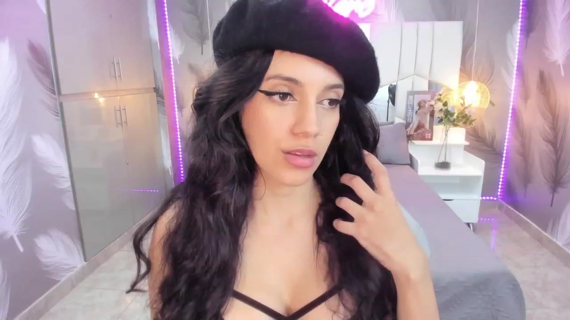 Gallery image thumbnail from SkinnyVeronik's myfreecams stream on, 01/07/2023, 17:47 image 13 of 20