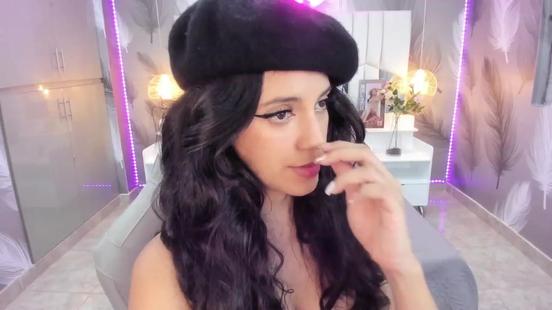 Gallery image thumbnail from SkinnyVeronik's myfreecams stream on, 01/07/2023, 17:47 image 15 of 20