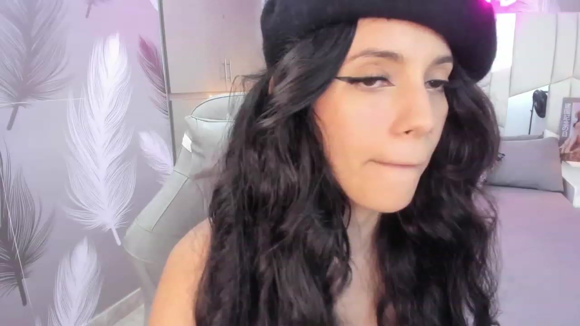 Gallery image thumbnail from SkinnyVeronik's myfreecams stream on, 01/07/2023, 17:47 image 5 of 20