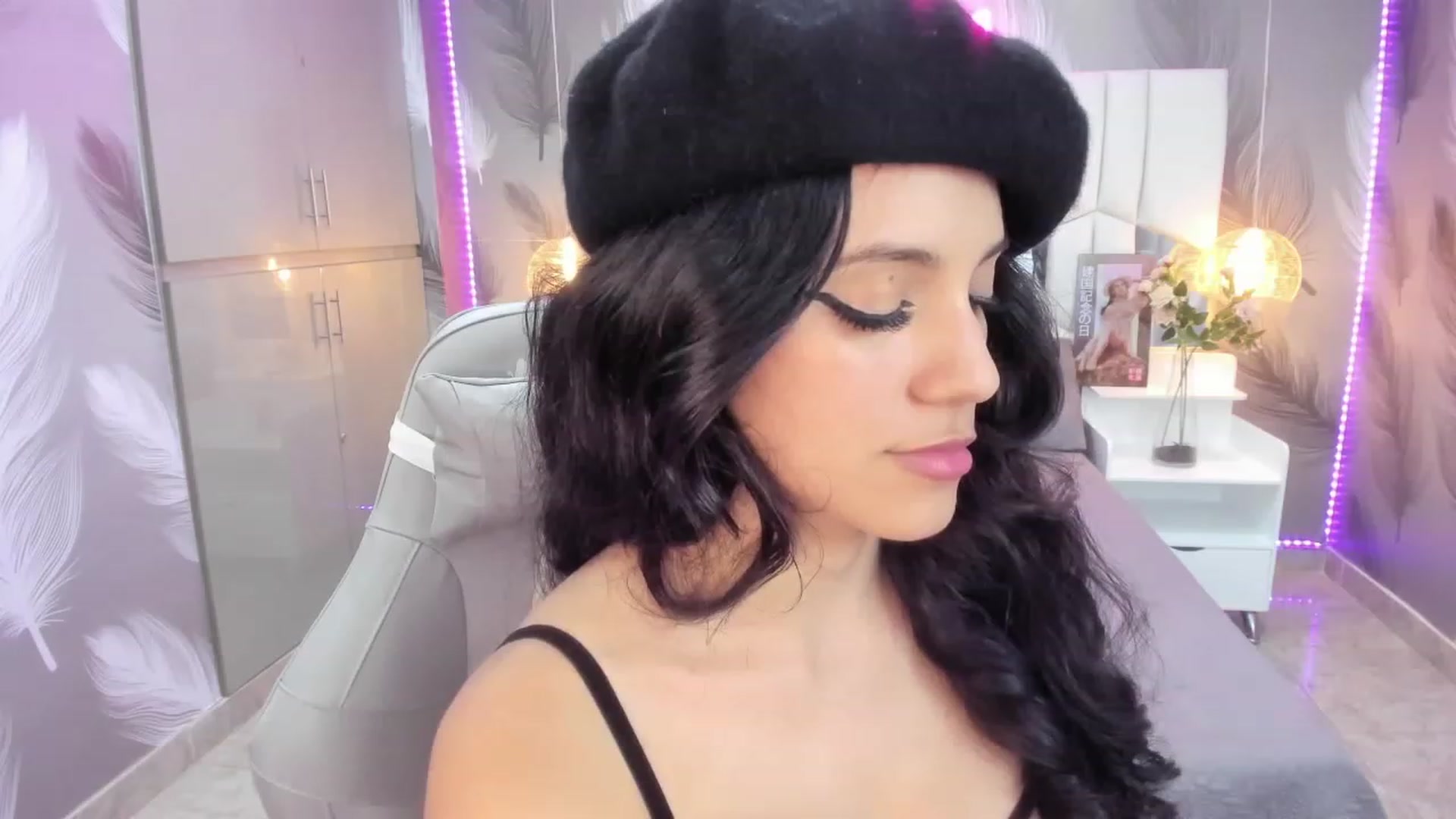 Gallery image thumbnail from SkinnyVeronik's myfreecams stream on, 01/07/2023, 17:47 image 20 of 20