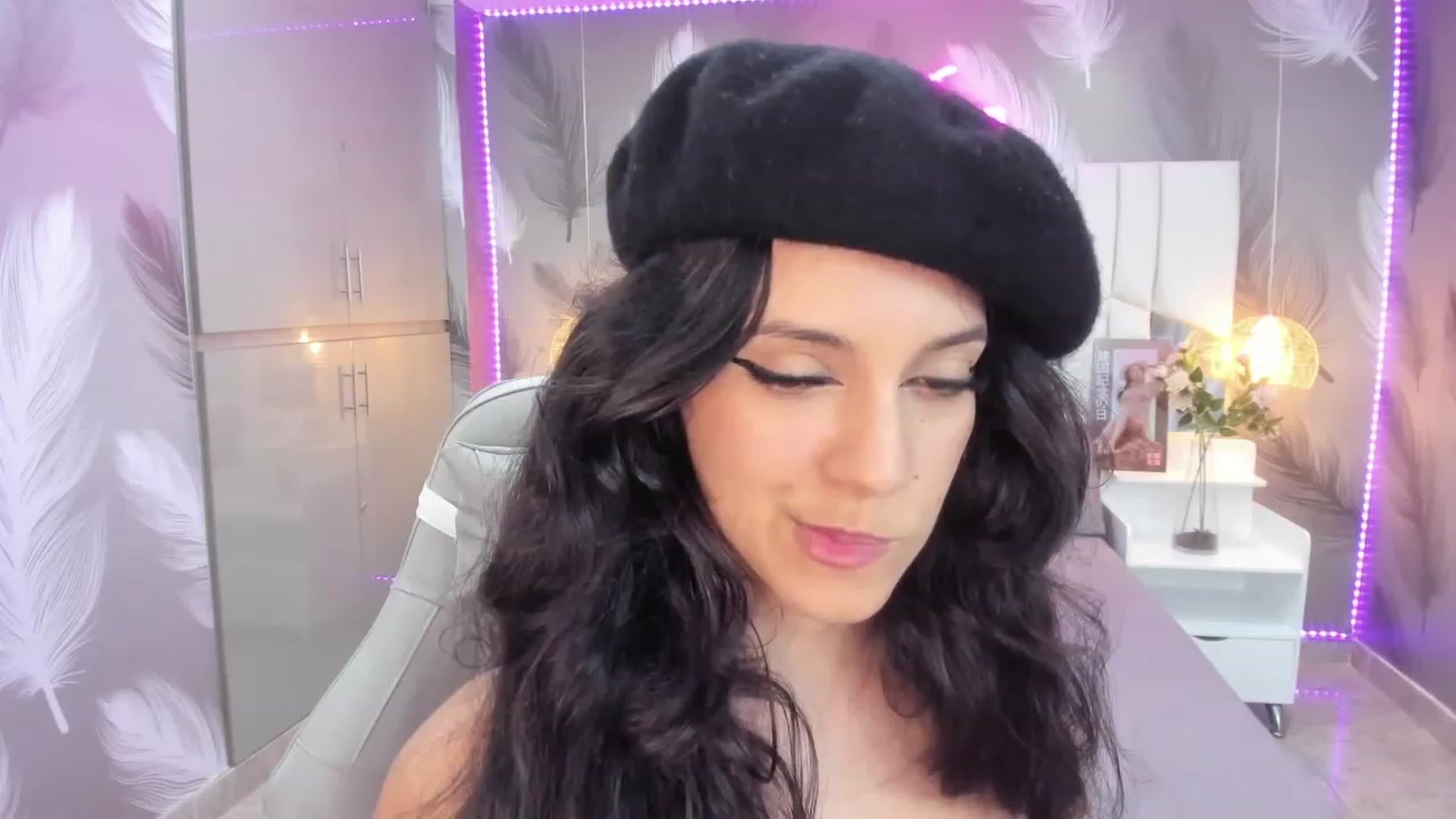 Gallery image thumbnail from SkinnyVeronik's myfreecams stream on, 01/07/2023, 18:03 image 20 of 20