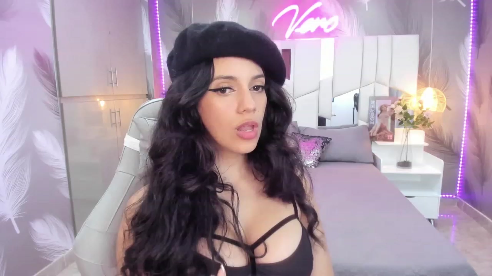 Gallery image thumbnail from SkinnyVeronik's myfreecams stream on, 01/07/2023, 18:03 image 15 of 20