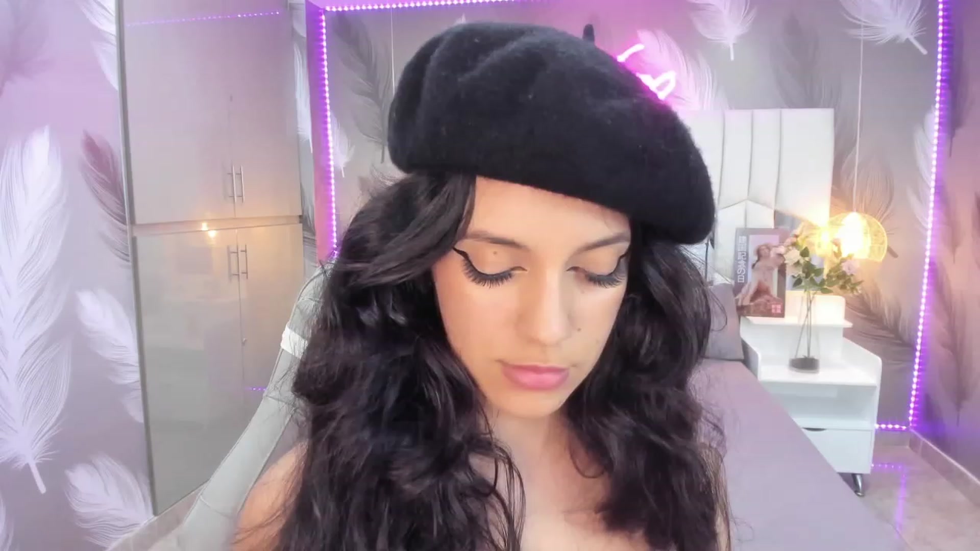 Gallery image thumbnail from SkinnyVeronik's myfreecams stream on, 01/07/2023, 18:03 image 17 of 20