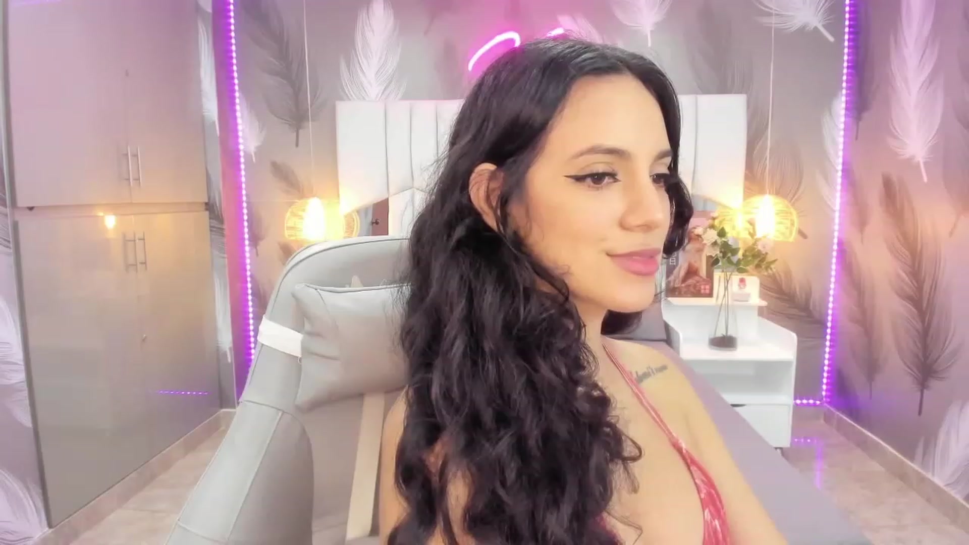 Gallery image thumbnail from SkinnyVeronik's myfreecams stream on, 01/08/2023, 13:51 image 17 of 20