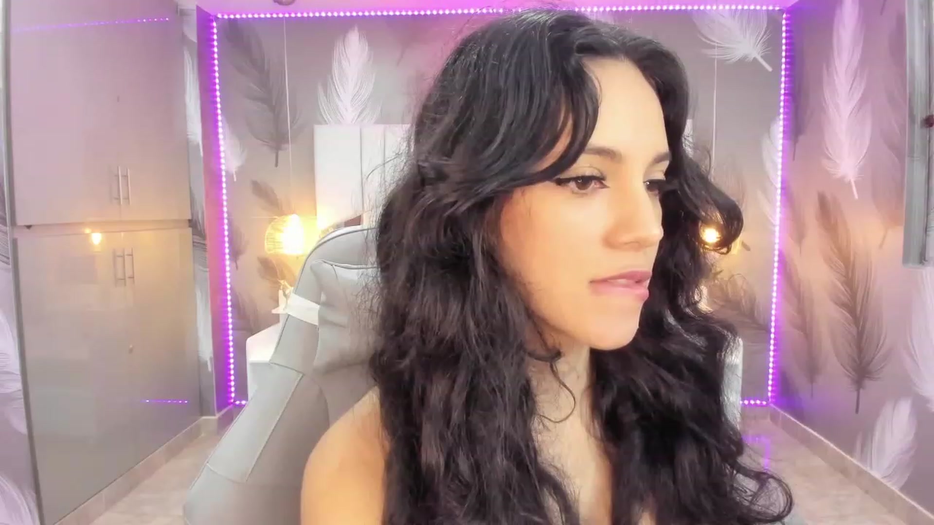 Gallery image thumbnail from SkinnyVeronik's myfreecams stream on, 01/08/2023, 13:51 image 9 of 20