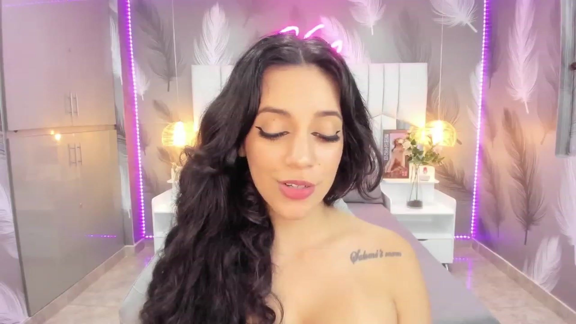 Gallery image thumbnail from SkinnyVeronik's myfreecams stream on, 01/08/2023, 13:51 image 10 of 20