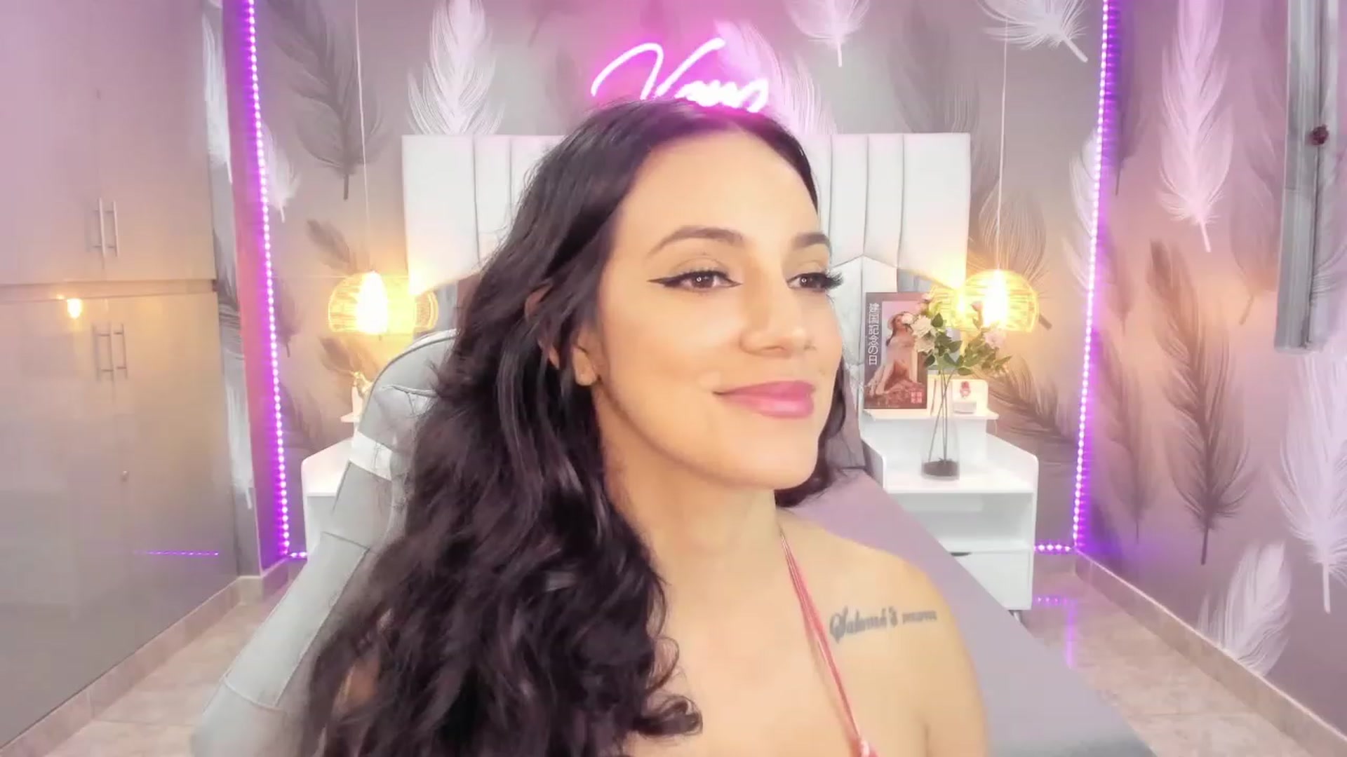 Gallery image thumbnail from SkinnyVeronik's myfreecams stream on, 01/08/2023, 13:51 image 15 of 20