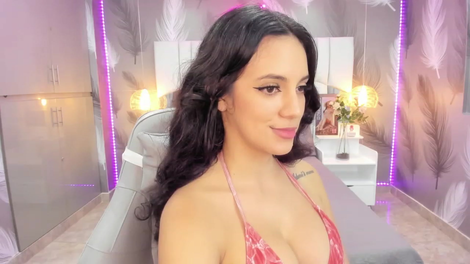 Gallery image thumbnail from SkinnyVeronik's myfreecams stream on, 01/08/2023, 13:51 image 18 of 20