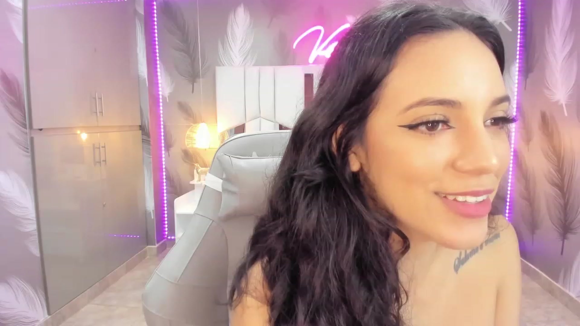 Gallery image thumbnail from SkinnyVeronik's myfreecams stream on, 01/08/2023, 13:51 image 11 of 20