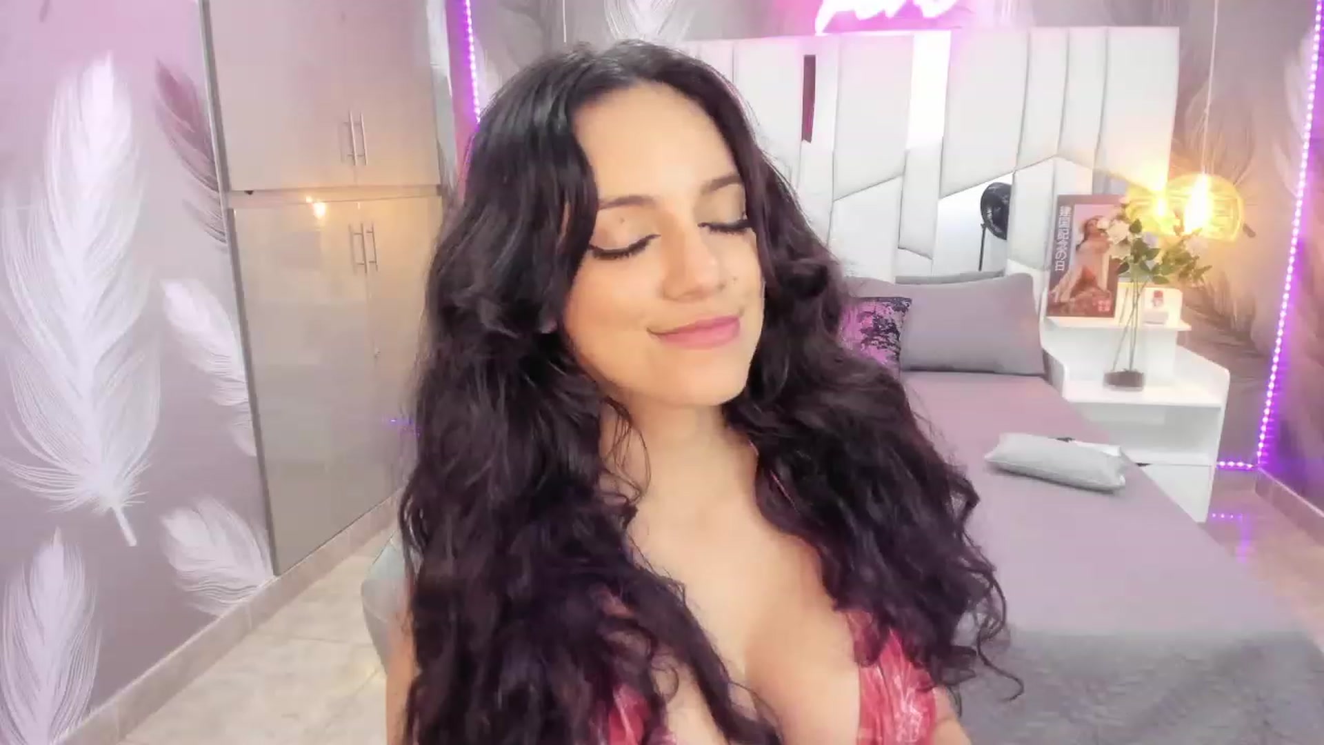 Gallery image thumbnail from SkinnyVeronik's myfreecams stream on, 01/08/2023, 18:04 image 7 of 20