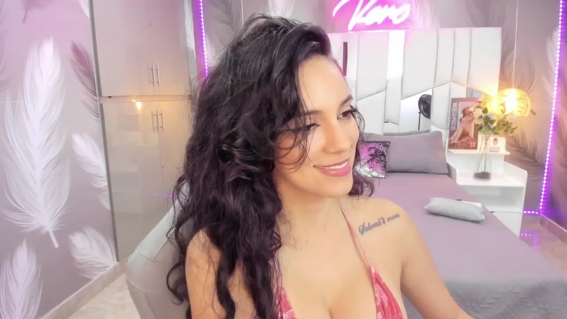 Gallery image thumbnail from SkinnyVeronik's myfreecams stream on, 01/08/2023, 18:04 image 5 of 20