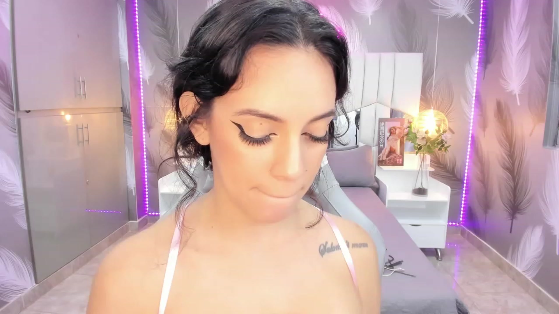 Gallery image thumbnail from SkinnyVeronik's myfreecams stream on, 01/09/2023, 12:48 image 7 of 20