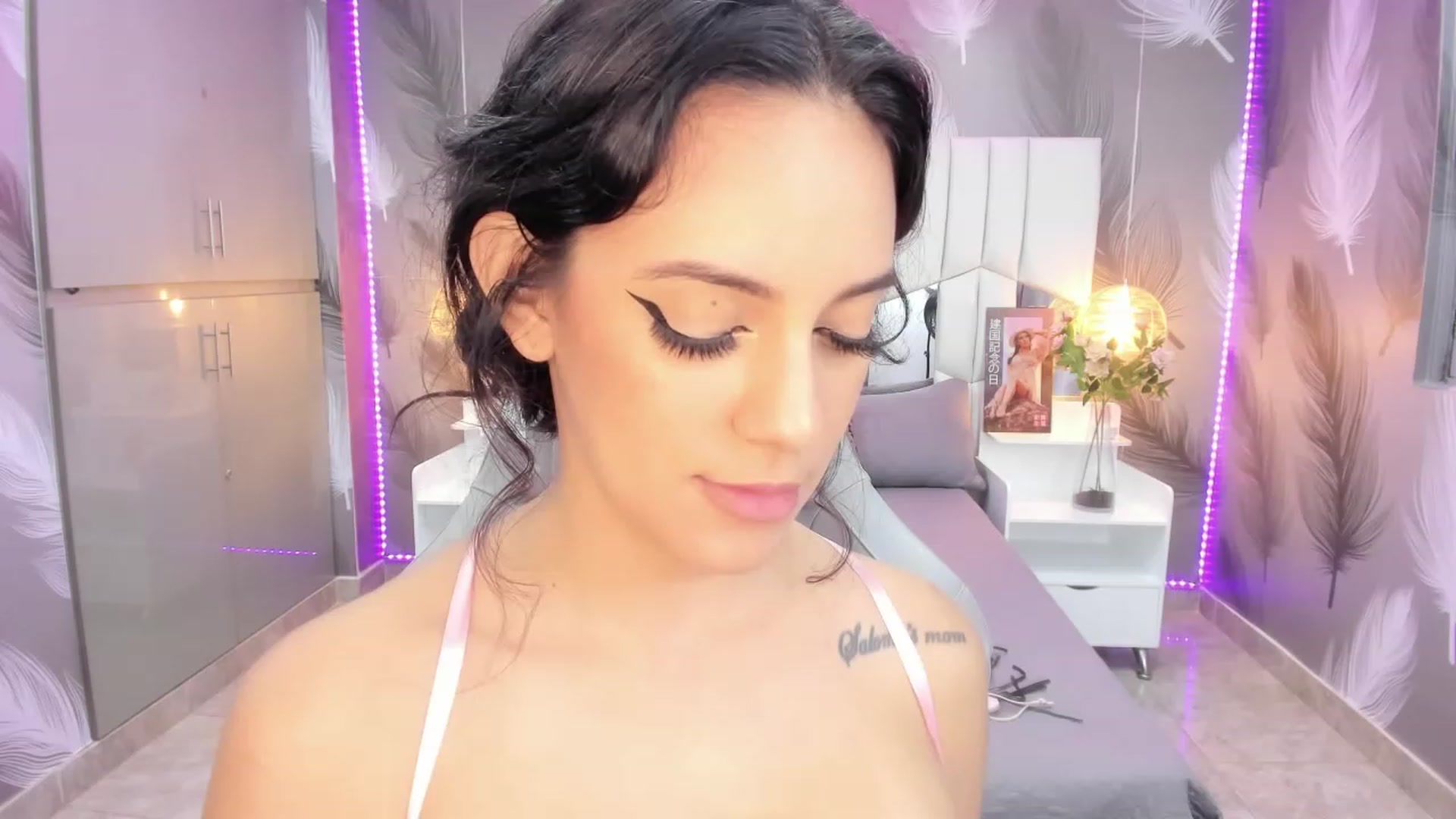 Gallery image thumbnail from SkinnyVeronik's myfreecams stream on, 01/09/2023, 12:48 image 8 of 20