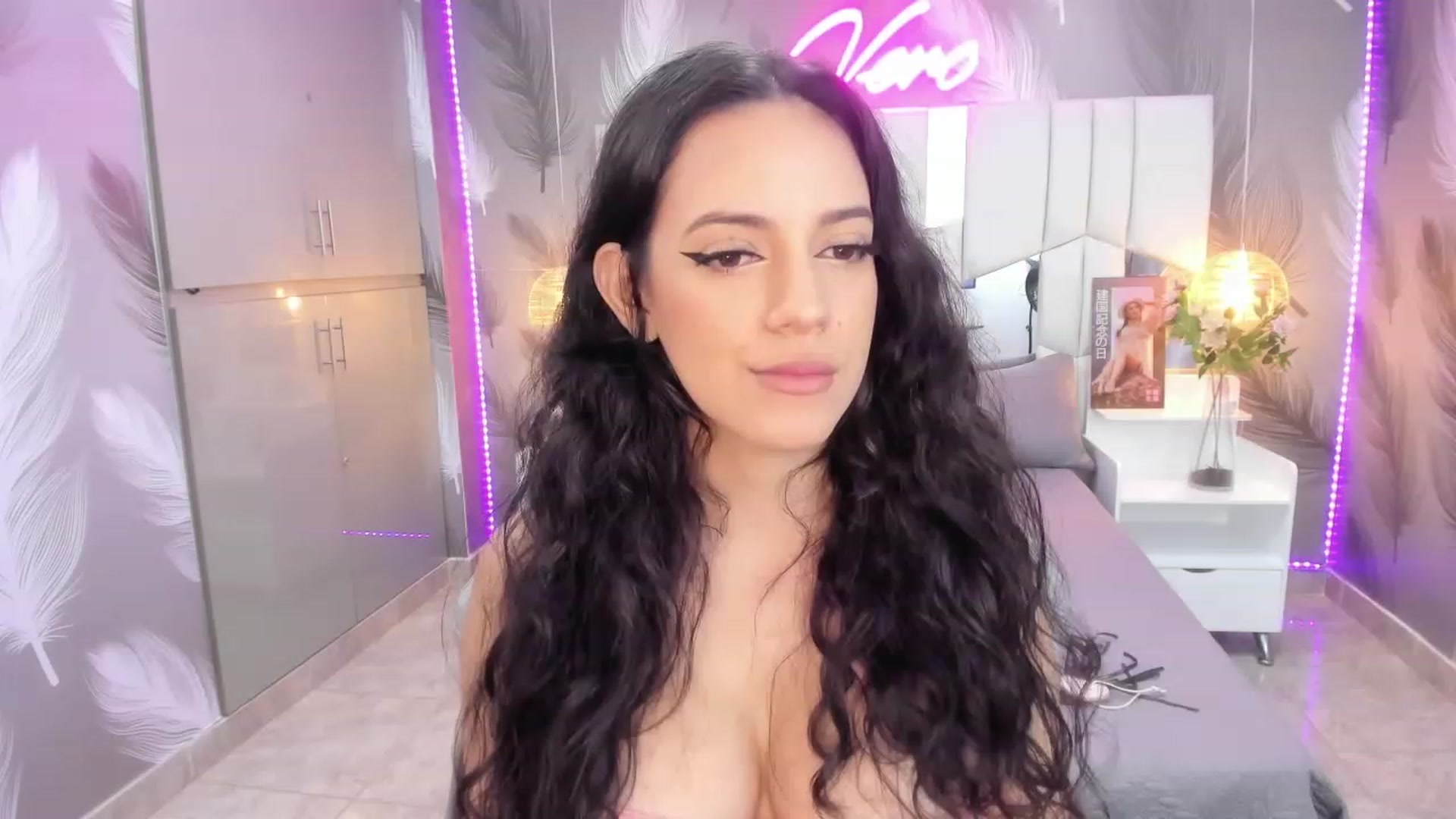 Gallery image thumbnail from SkinnyVeronik's myfreecams stream on, 01/09/2023, 12:48 image 11 of 20