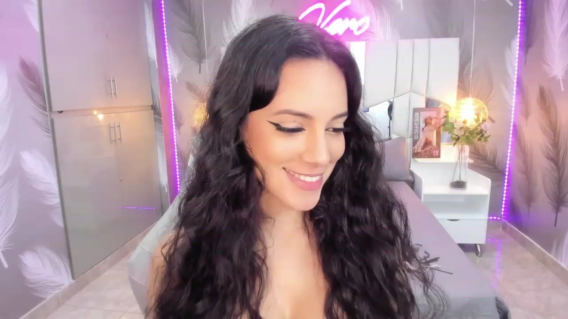 Gallery image thumbnail from SkinnyVeronik's myfreecams stream on, 01/09/2023, 12:48 image 14 of 20
